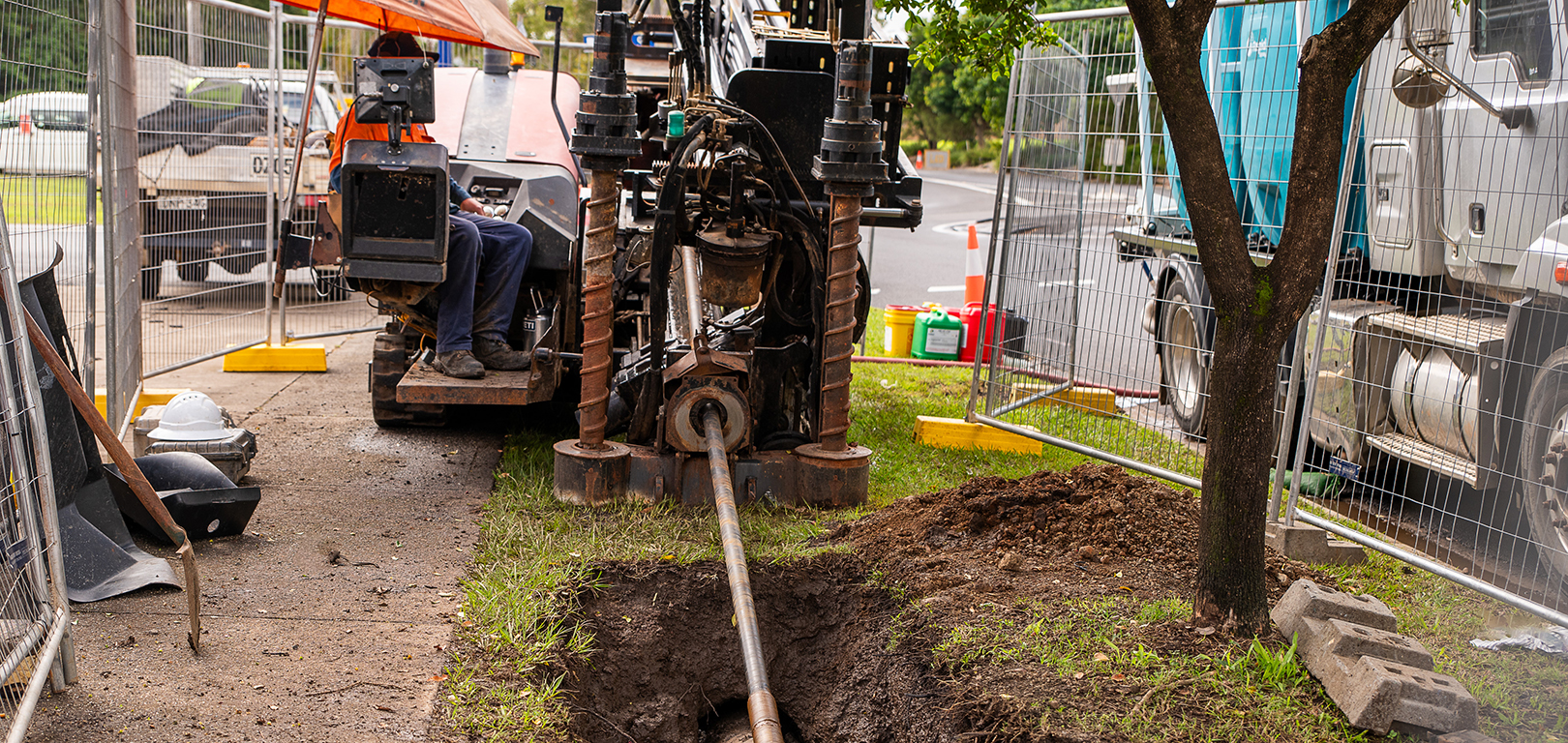 CBD-Watermain-upgrade-water-pipes-digging-1-slide.jpg