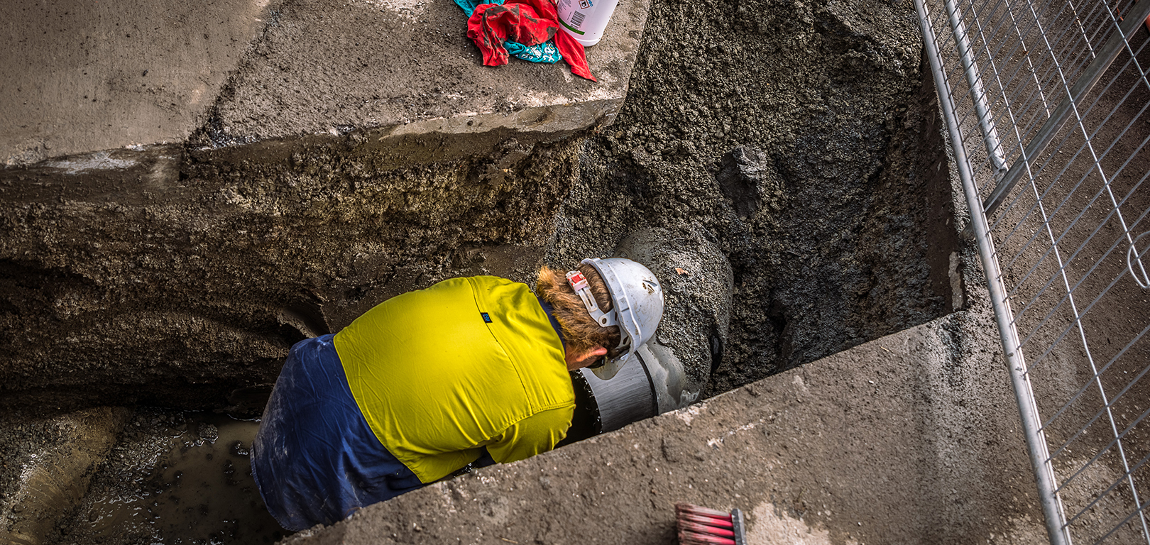 CBD-Watermain-upgrade-water-pipes-digging-8-slide.jpg