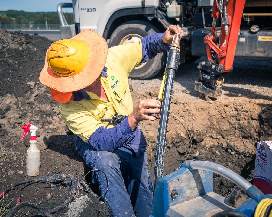 water-crew-fixing-pipe